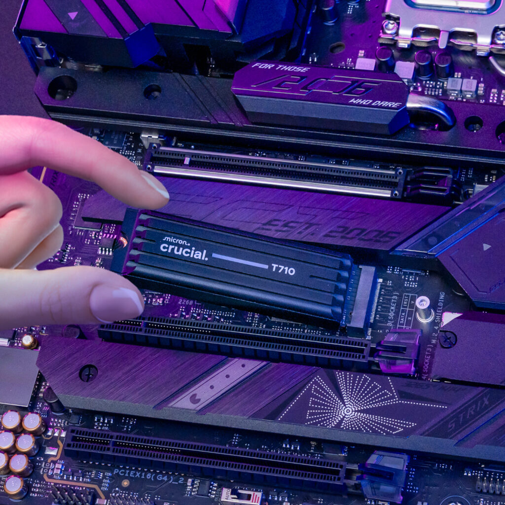 Crucial T710 1TB M.2 NVMe Gen5 NAND SSD with Heatsink